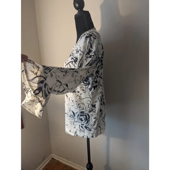 Karl Lagerfeld Paris floral shirt - Picture 4 of 6